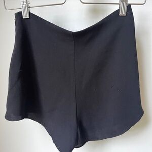 Aritzia Baboon Balck Shorts